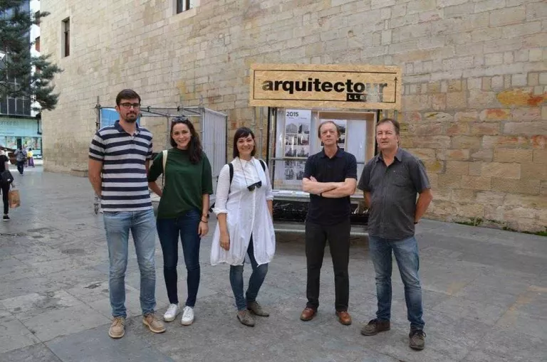 Taula informativa i conferències per promoure l'arquitectura