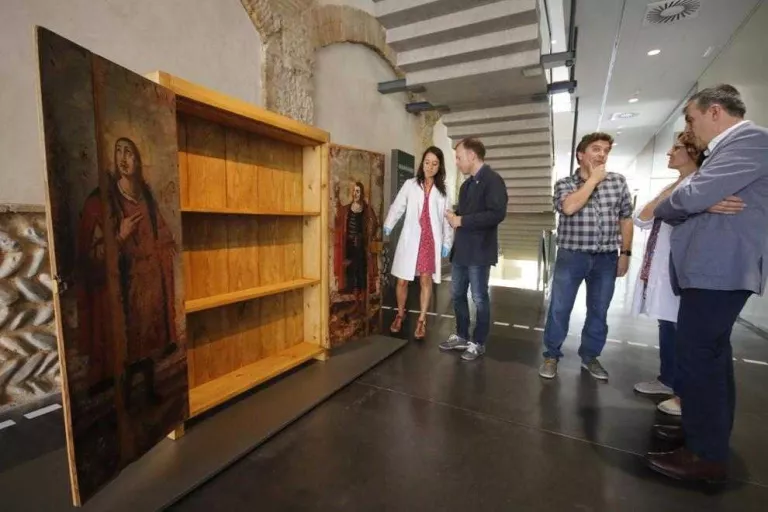 No eren quadres, sinó portes pintades