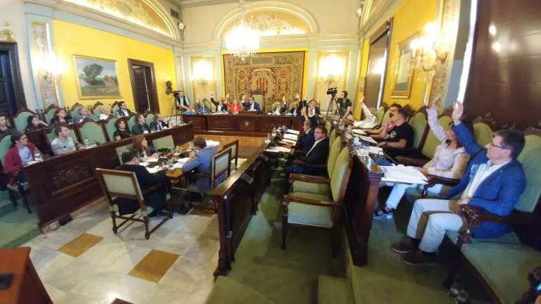 Aprovada la congelació de totes les taxes i una rebaixa de l’1% de l’IBI