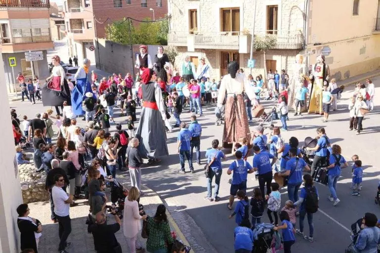 Gegants a Linyola i festa a Castell del Remei