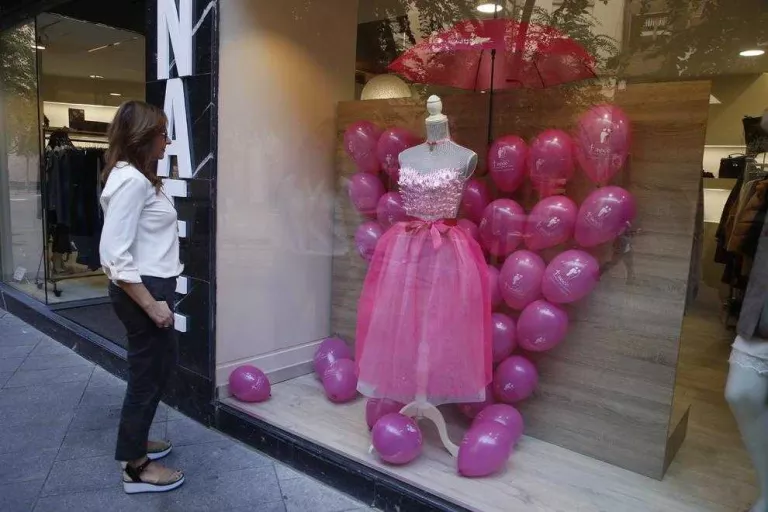 La Zona Alta, de rosa per conscienciar sobre el càncer de mama