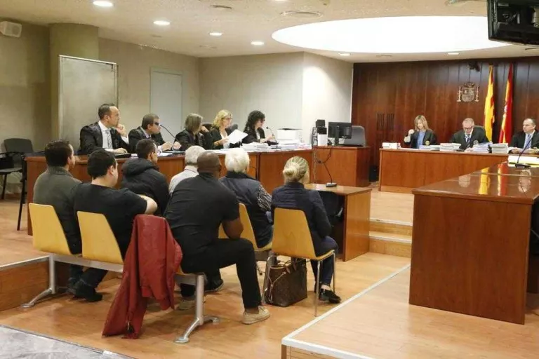 Neguen haver prostituït dones i haver traficat amb drogues a l’Alt Urgell