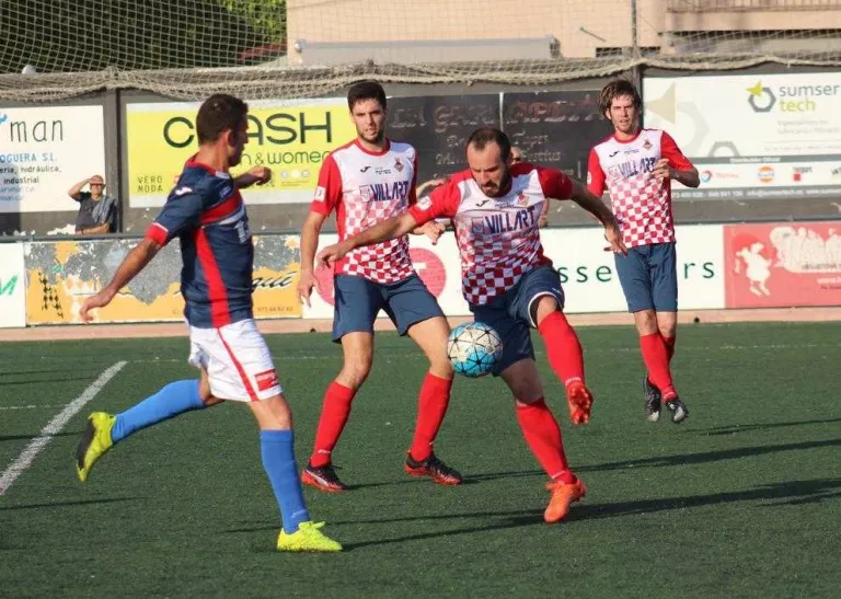 El Balaguer goleja el Tortosa i manté la ratxa