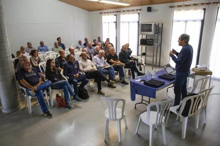 UP exigeix a Agricultura un pla estratègic de la fruita