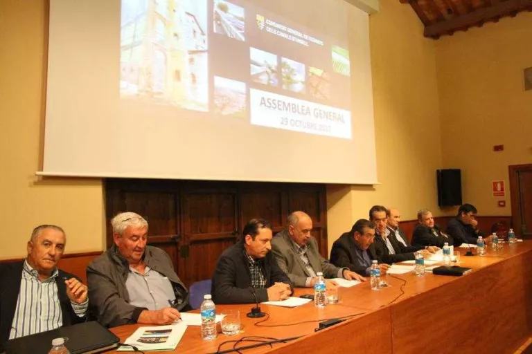 L’Urgell aprova recréixer el canal principal per posar fi als problemes de les algues
