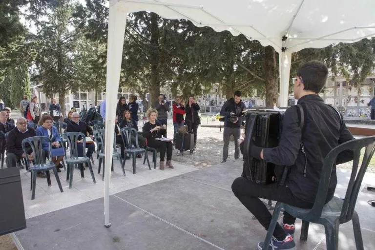 El cementiri de Lleida incorpora actuacions de música en directe per Tots Sants