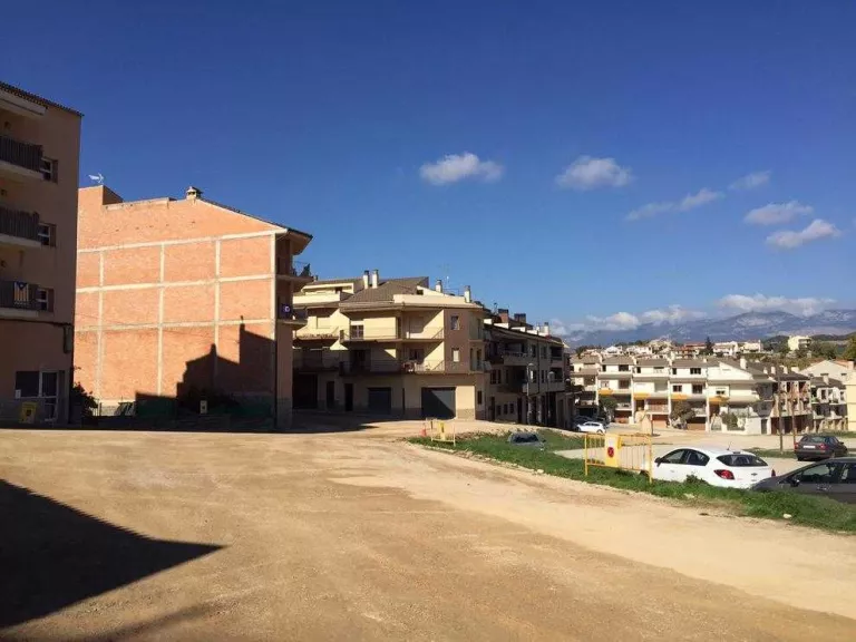 Solsona repara el paviment de dos pàrquings i una desena de carrers