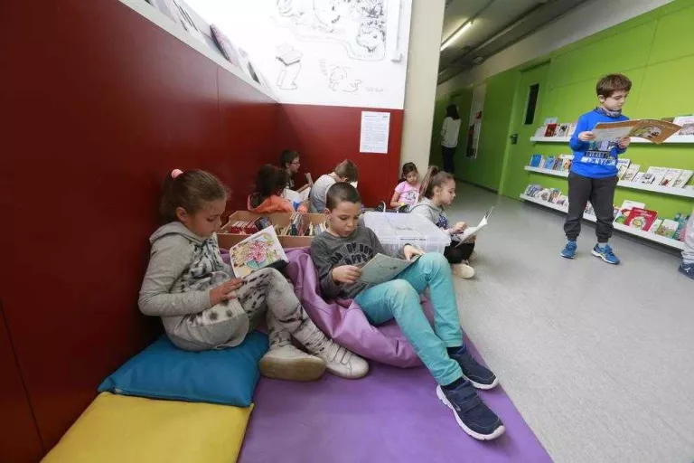 Un col·legi ple de llibres