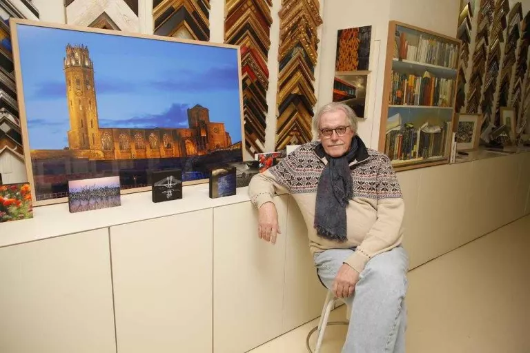 Exposició d’objectes fotogràfics a la galeria Indecor
