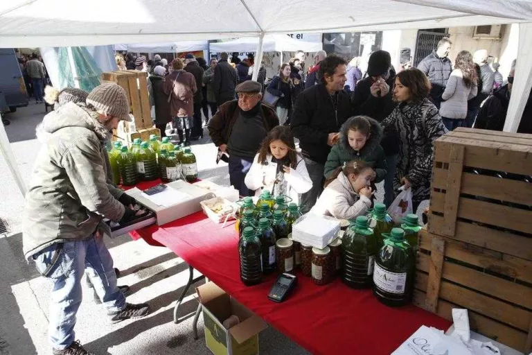 Arbeca i Juncosa venen fins a 23.000 litres d’oli nou en un cap de setmana de fires
