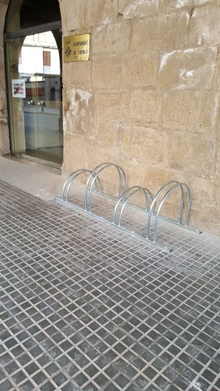 Instal·len pàrquings per a bicis a Linyola