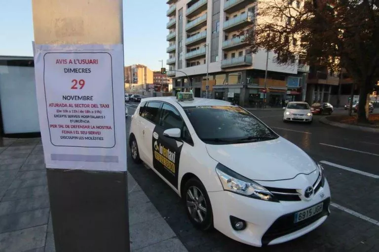 Els taxistes paren avui una hora al matí i una altra a la tarda com a protesta