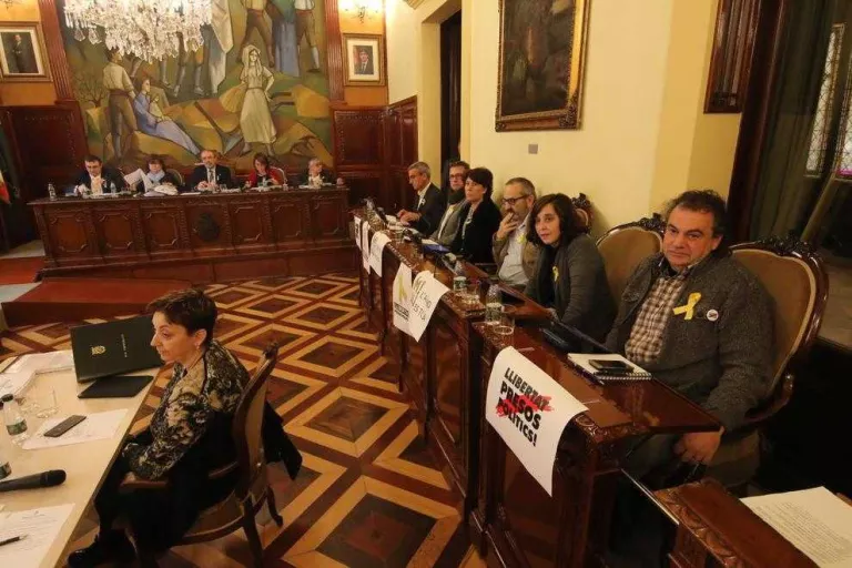 La Diputació demana, amb suport del PSC, deixar el litigi de l’art al nou “Govern legítim”