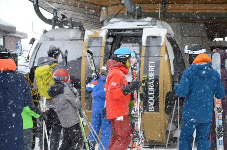 Les pistes d'esquí modernitzen la innivació per la gran demanda