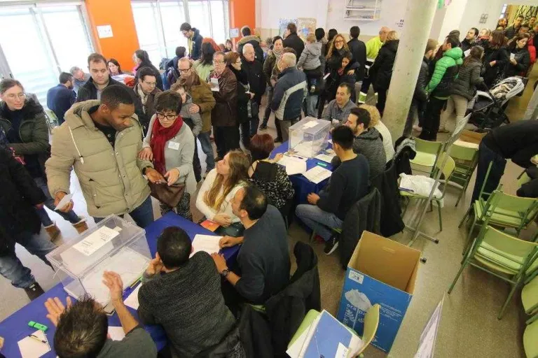 #eleccions21D / Participació rècord en democràcia amb un beneficiari principal