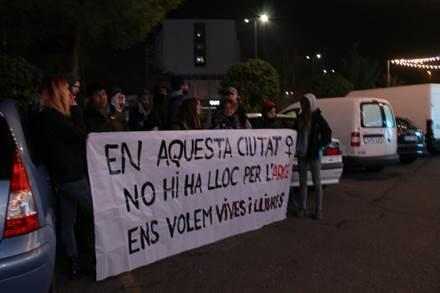 Protesta a Cappont per la lletra masclista d'un raper