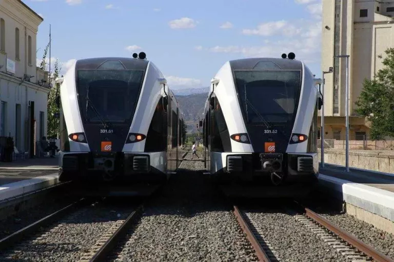 Ajusten els horaris del tren de la Pobla per garantir els enllaços amb l'AVE
