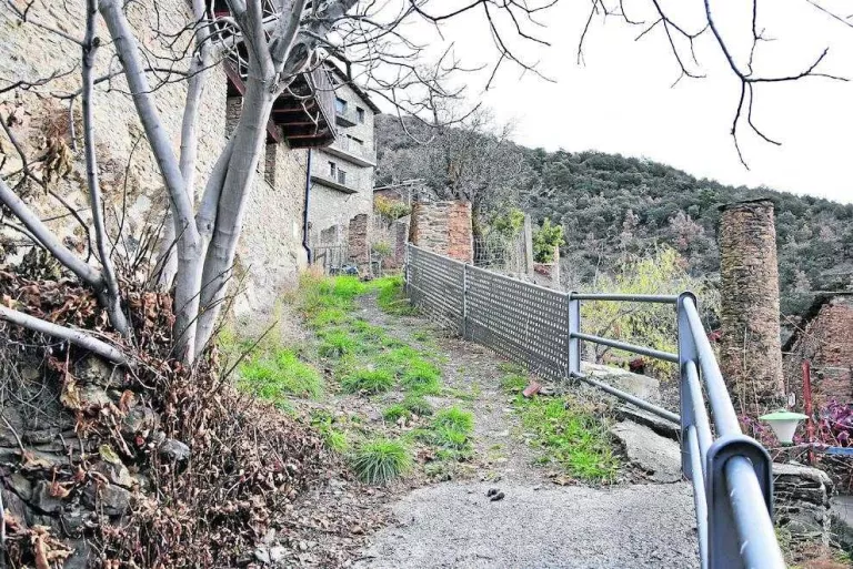Urbanitzen i milloren el carrer Major de Calbinyà