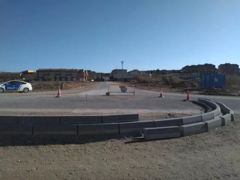 Construeixen una nova rotonda al carrer Binèfar d'Almacelles