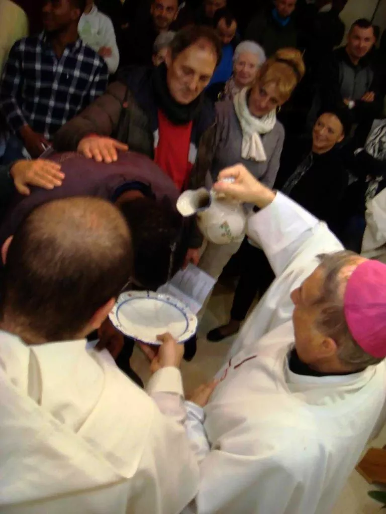 El bisbe de Lleida bateja tres interns del Centre Penitenciari Ponent en la missa de Nadal