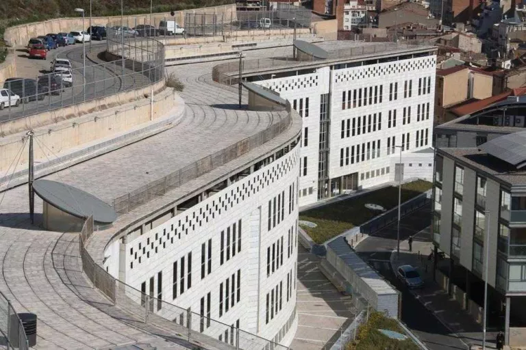 Una mare es fa passar per la seva filla de 9 anys per denunciar un cas de pedofília per internet