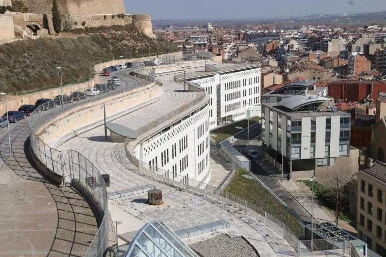 Confessa haver abusat de la filla i accepta una pena de 5 anys de presó