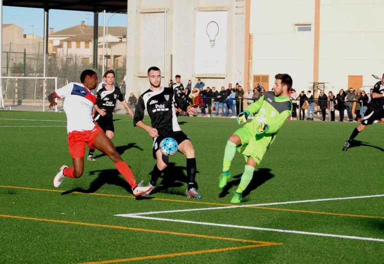 El Mollerussa perd el liderat a l'empatar 1 a 1 a Linyola