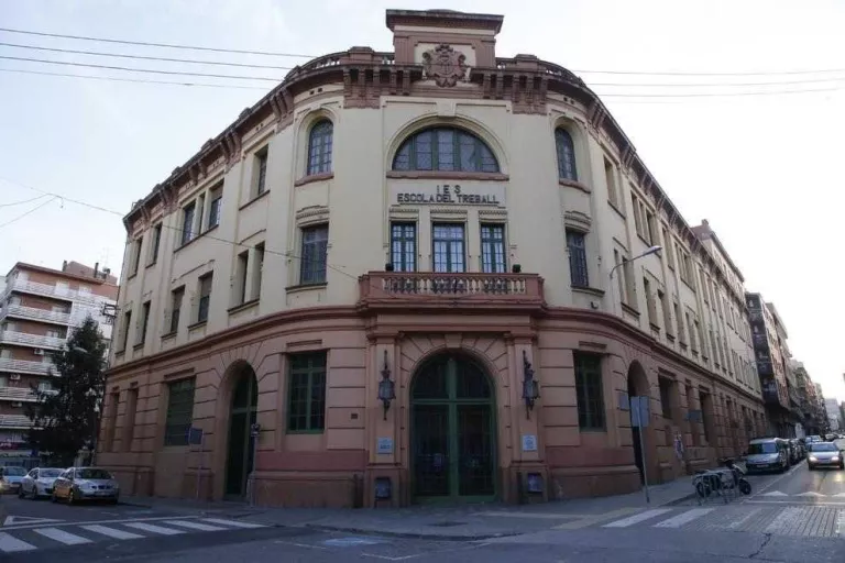 Retiren amiant de set centres des de l’estiu i en projecten dos més