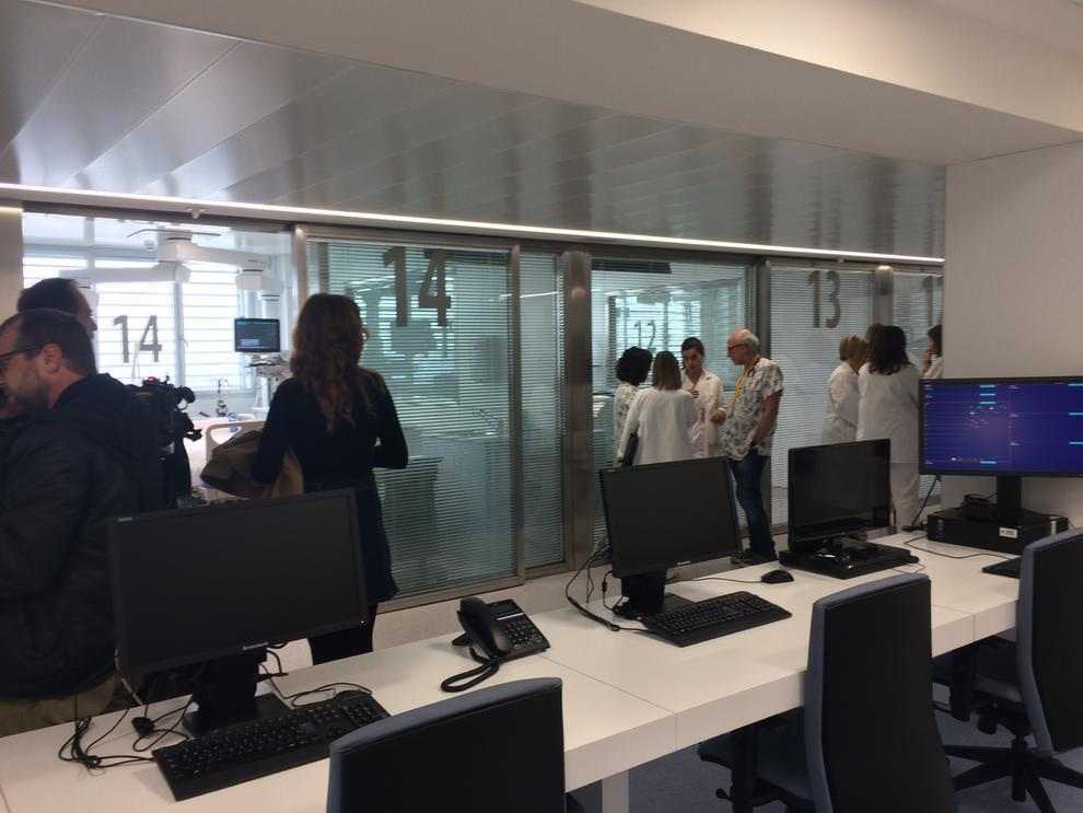 La nova UCI de l’Arnau permet ampliar l'horari de visites als pacients i compta amb tecnologia punta