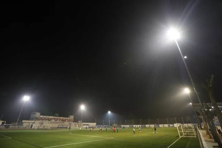 Il·luminació provisional per al camp de l'AEM