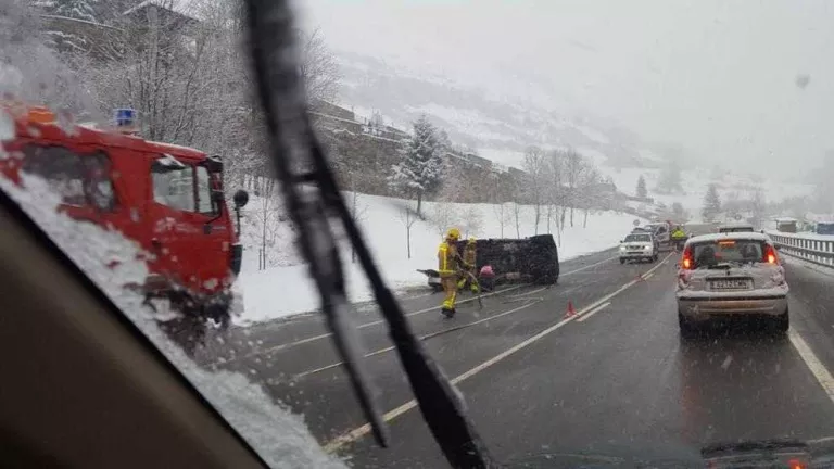 Un jove de 29 anys salva la vida al sortir d'una allau al coll de Certascan