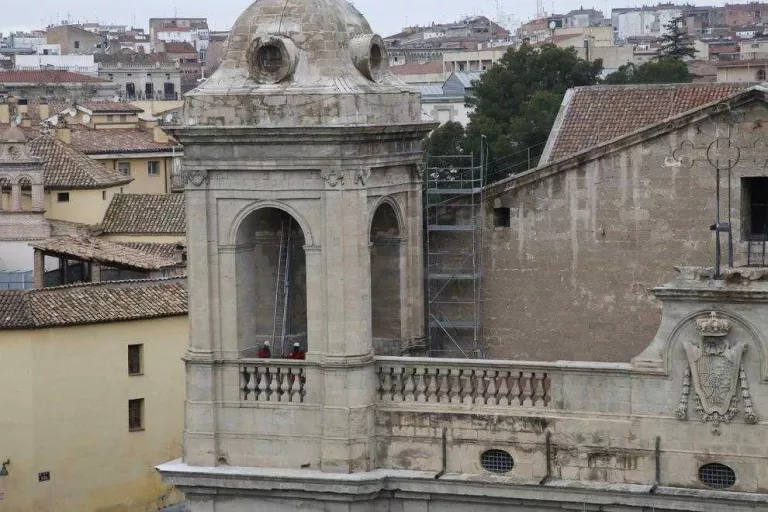 Instal·len les xarxes de protecció a la Catedral
