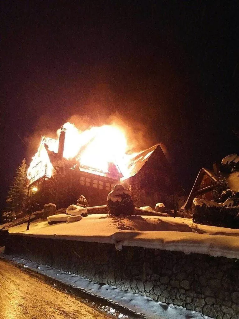 El foc calcina una casa sencera a Salardú i els veïns aconsegueixen salvar-se