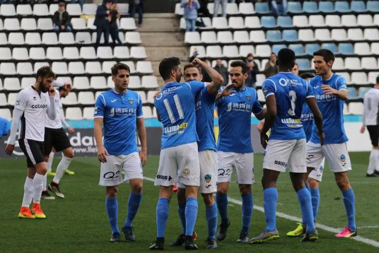 Una golejada plàcida a l'Ontinyent deixa al Lleida a les portes del 'playoff'