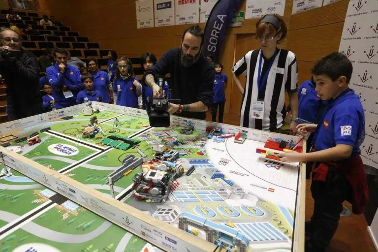 Artesa de Segre i la Pobla s’enduen la First Lego League, que té més noies que mai
