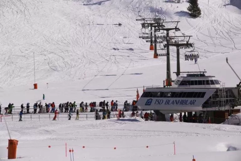 El bon temps omple les pistes en un altre cap de setmana de rècord