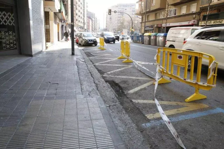 Els veïns del Clot volen una millora general de les voreres dels seus carrers