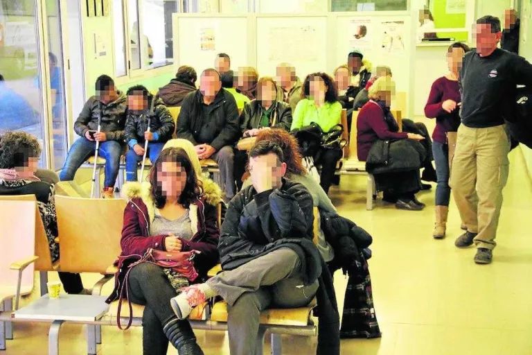 Queixes de pacients per esperes de set hores per ser visitats a Urgències de l’Arnau