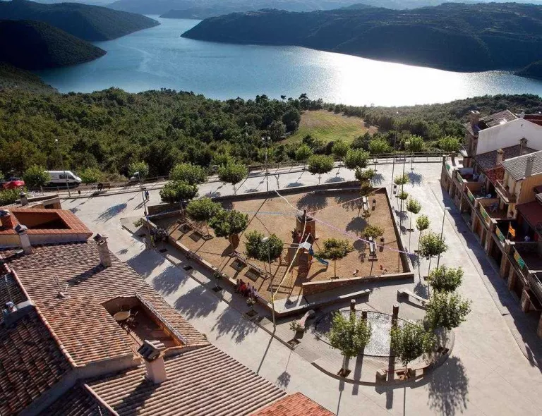 Tiurana, sense sòl per a més cases als 15 anys de renàixer