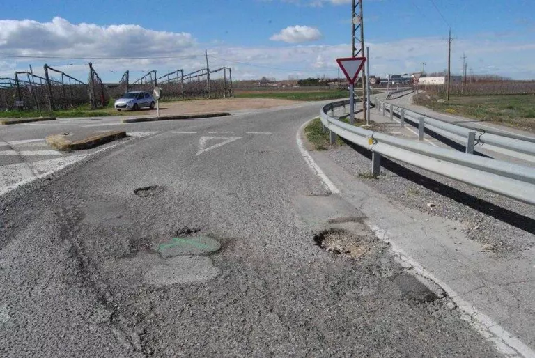 Denuncien el mal estat de l'accés al parc de la Serra de Mollerussa