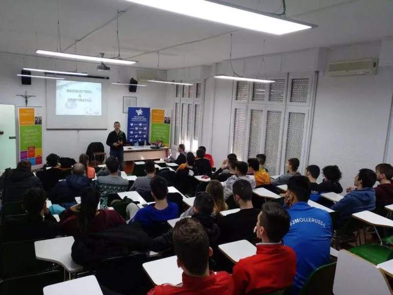 Campanya per captar més àrbitres als instituts