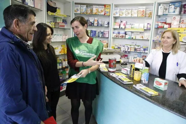 Recollida de medicaments a set farmàcies per donar-los a persones amb pocs recursos
