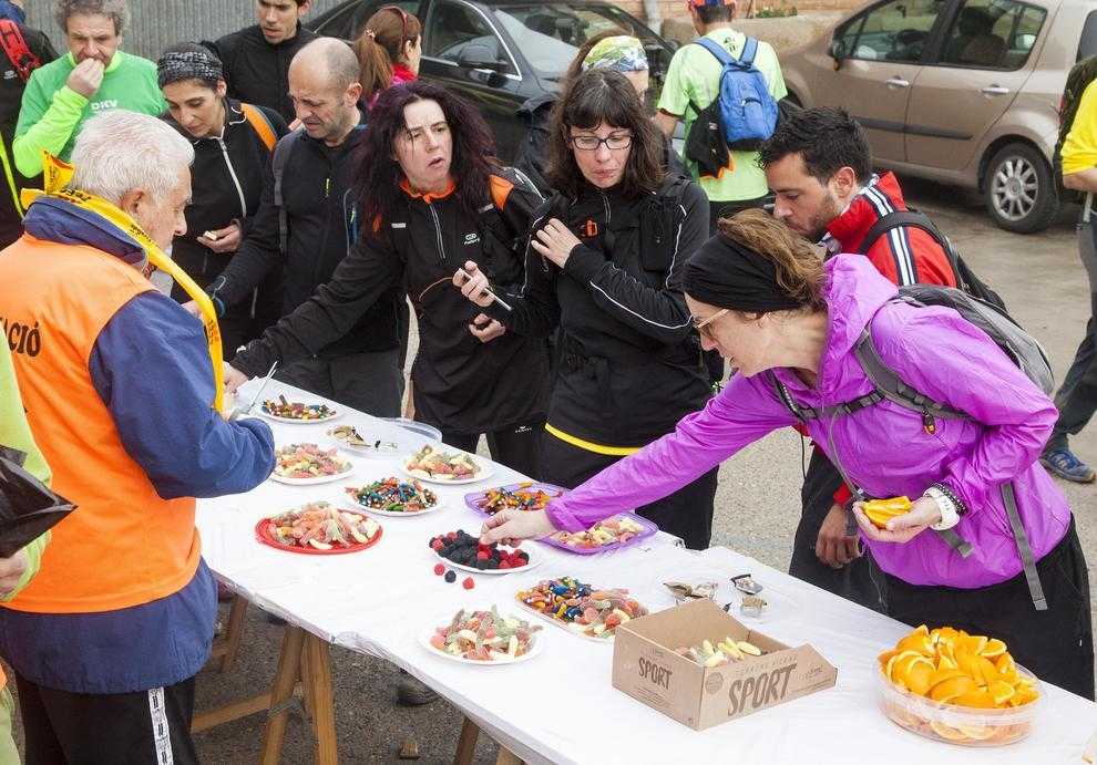 La cultura i l'esport s'uneixen en una multitudinària Marxa dels Castells