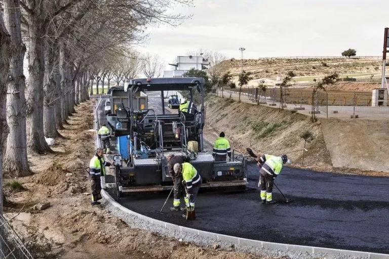 Bellpuig millora el seu circuit remodelant els accessos interiors