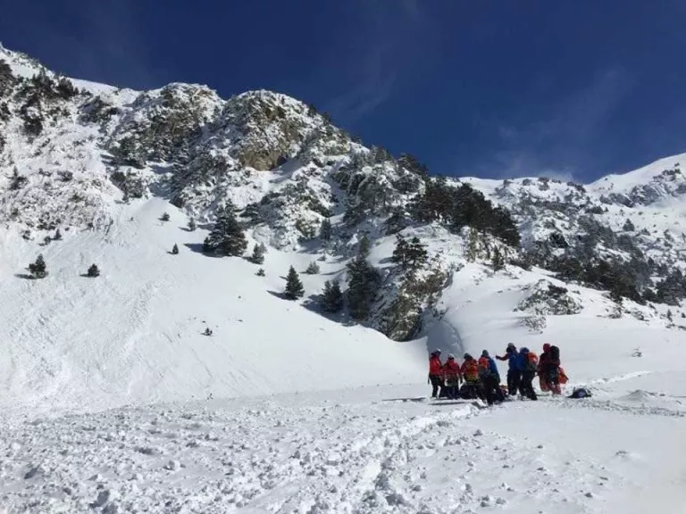 Dos guies de muntanya morts i un investigador ferit crític al quedar atrapats per una allau a la Val d’Aran