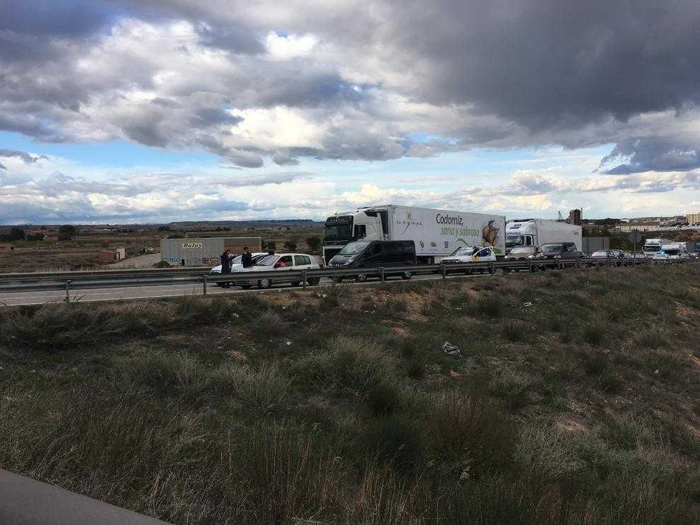 Continuen les mobilitzacions: tallada l'A-2 a Alcarràs després d'una nit amb tensió que acaba amb 7 persones ferides a Lleida