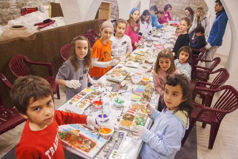 Guinovart i Viladot, als tallers infantils Pasqu'art d'Agramunt