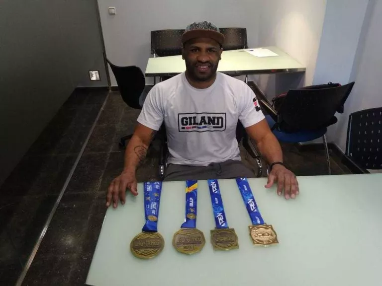 André Rodrigues torna de Roma amb tres medalles en jujitsu