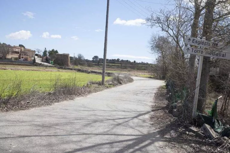 Ossó vol dotar de voreres l’accés a Castellnou per millorar la seguretat