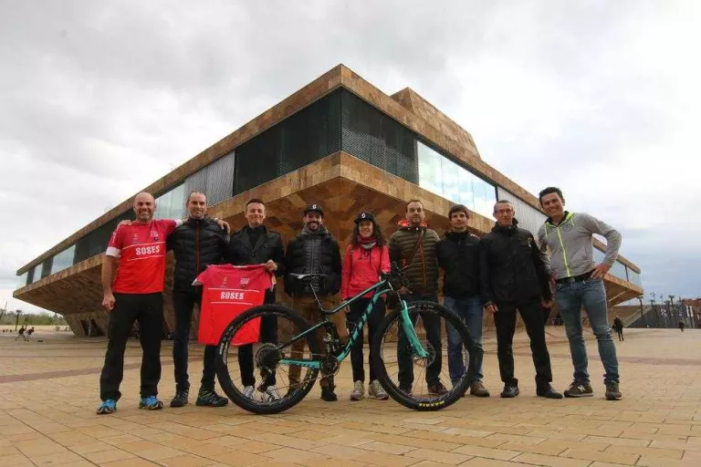 Lleida assalta la Titan Desert amb vint ciclistes